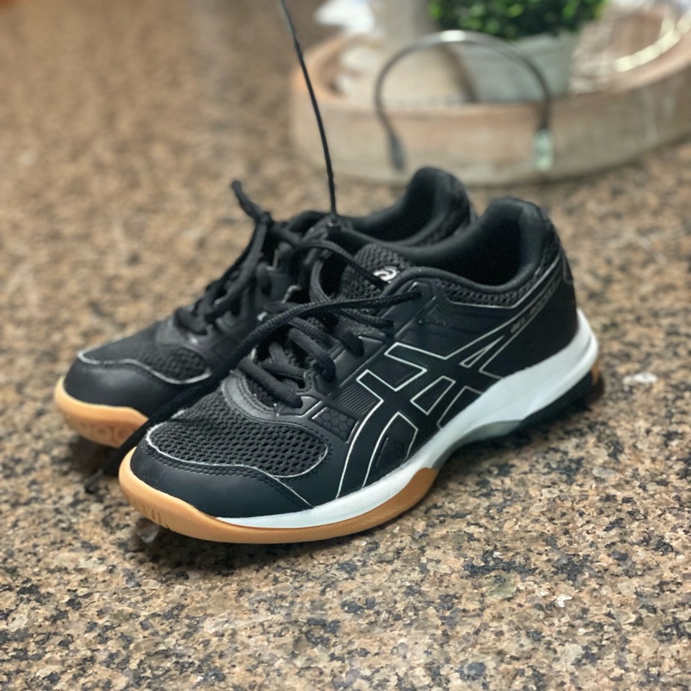 Youth ASICS running shoes EUC